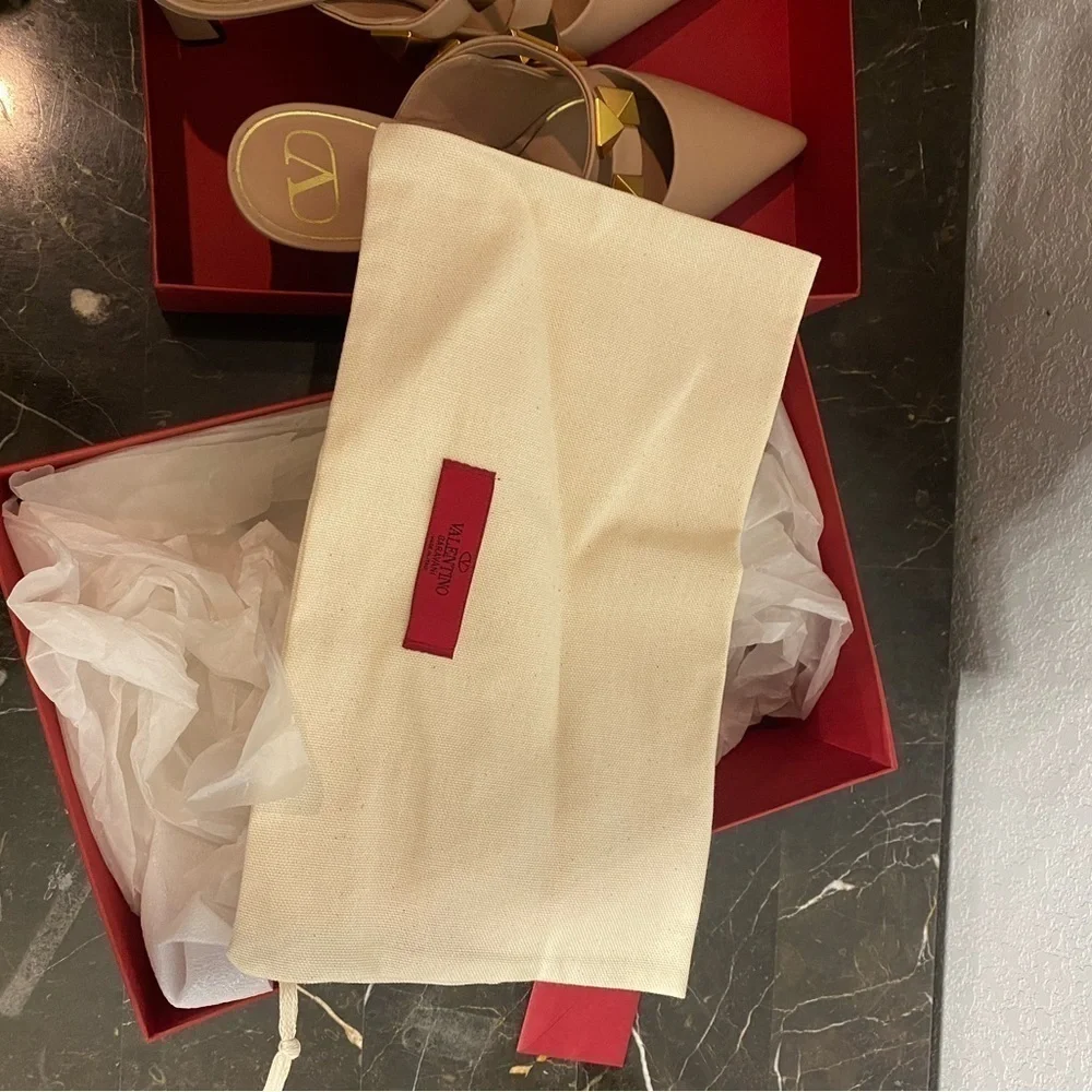 Valentino Garavani Leather Oversized Rockstud Mules 65 nude/blush color - Picture 9 of 15